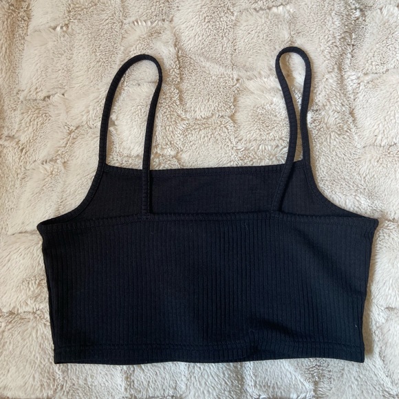 Cropped black tank top - Picture 2 of 3